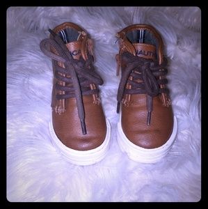 Nautica Toddlee Size 6 side zip shoe